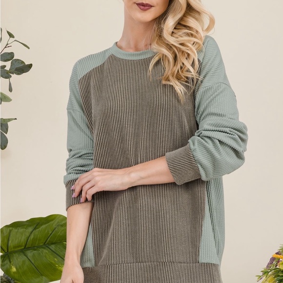 Celeste Full Size High-Low Contrast Round Neck Sweatshirt - Picture 7 of 10